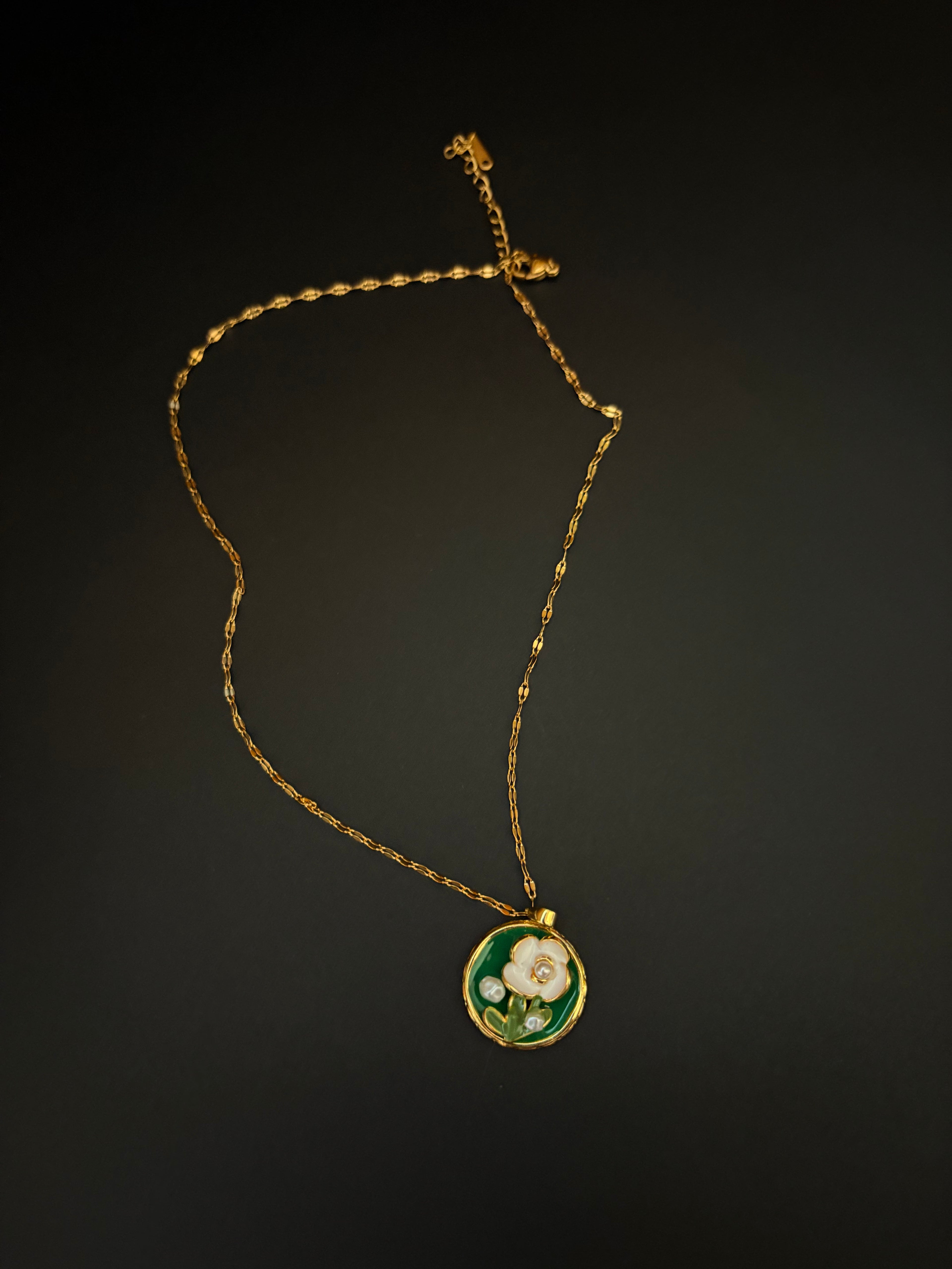 Botanic Grace Pendant Necklace