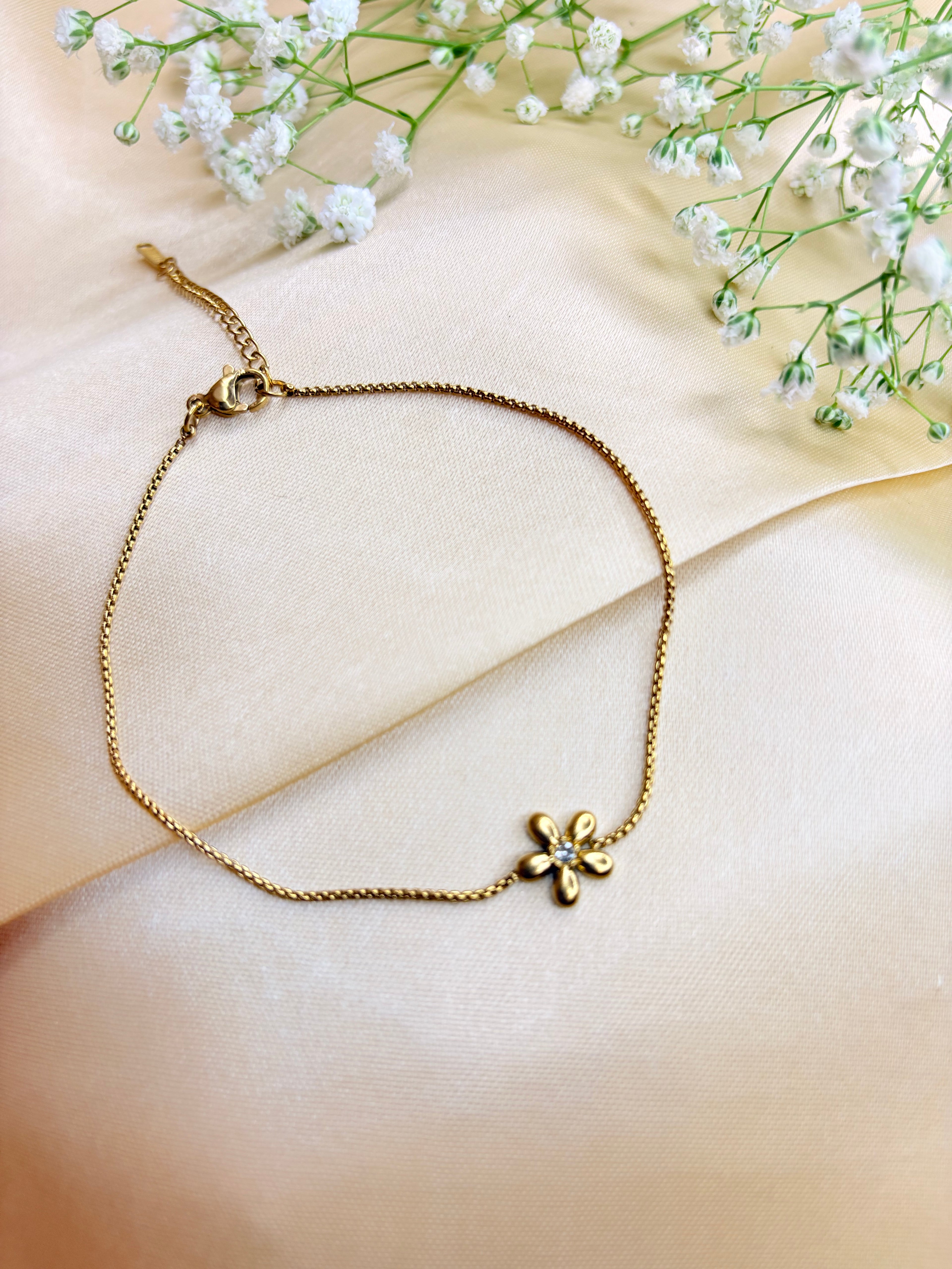 Minimalist Floral Chain Bracelet