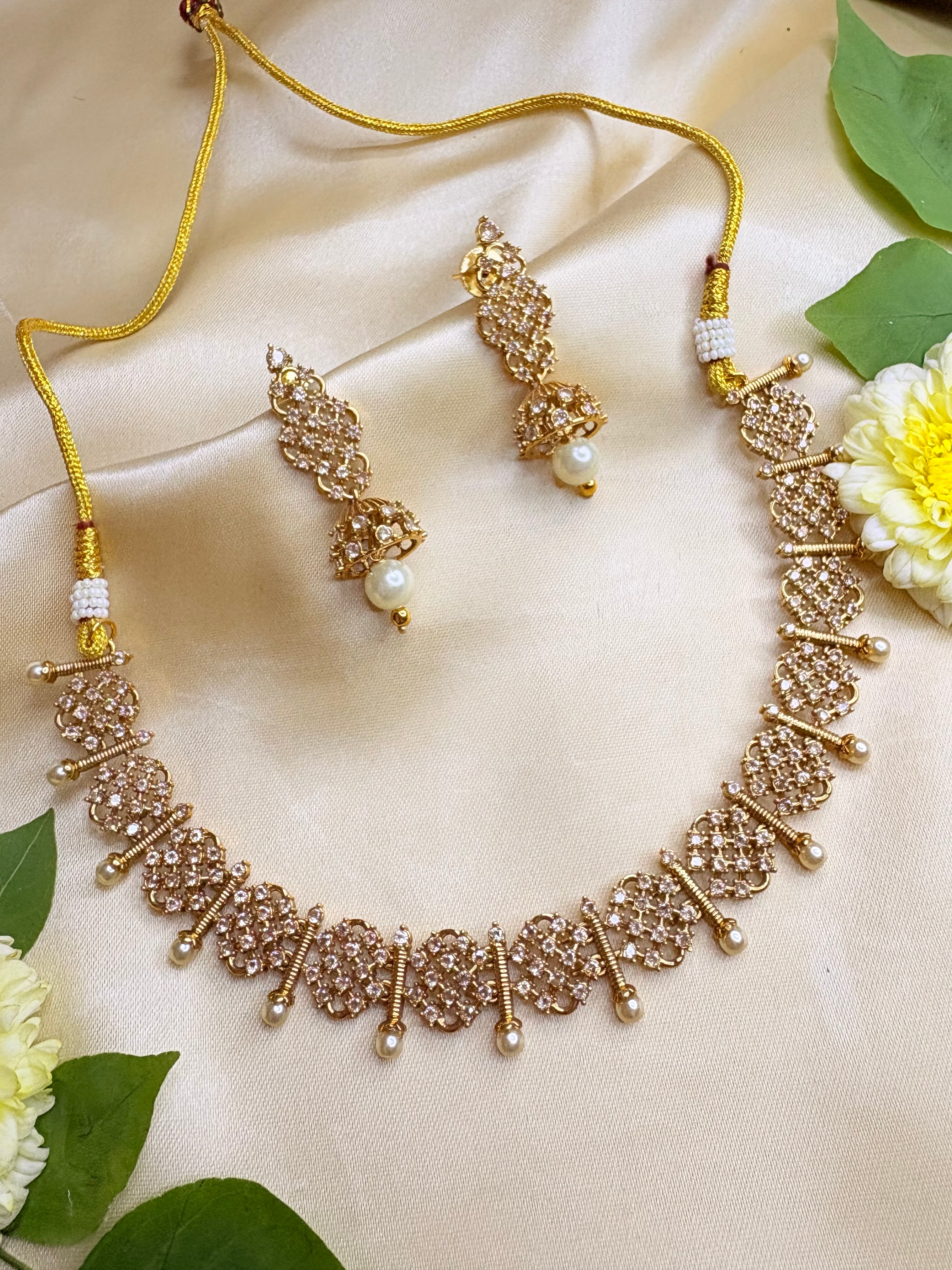 Elegant Choker with Pearl and American Diamond