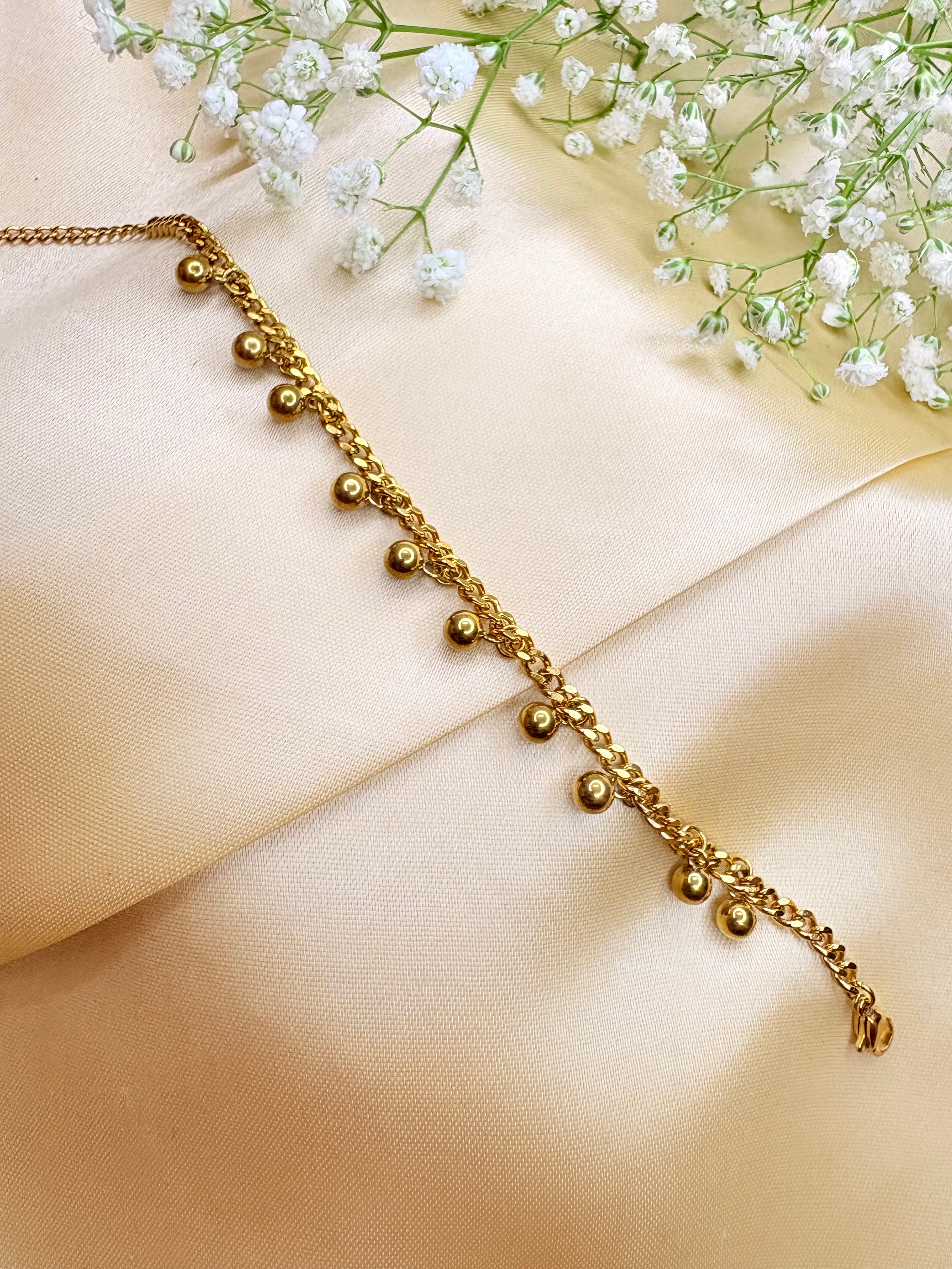 Elegant Gold Dangling Bracelet