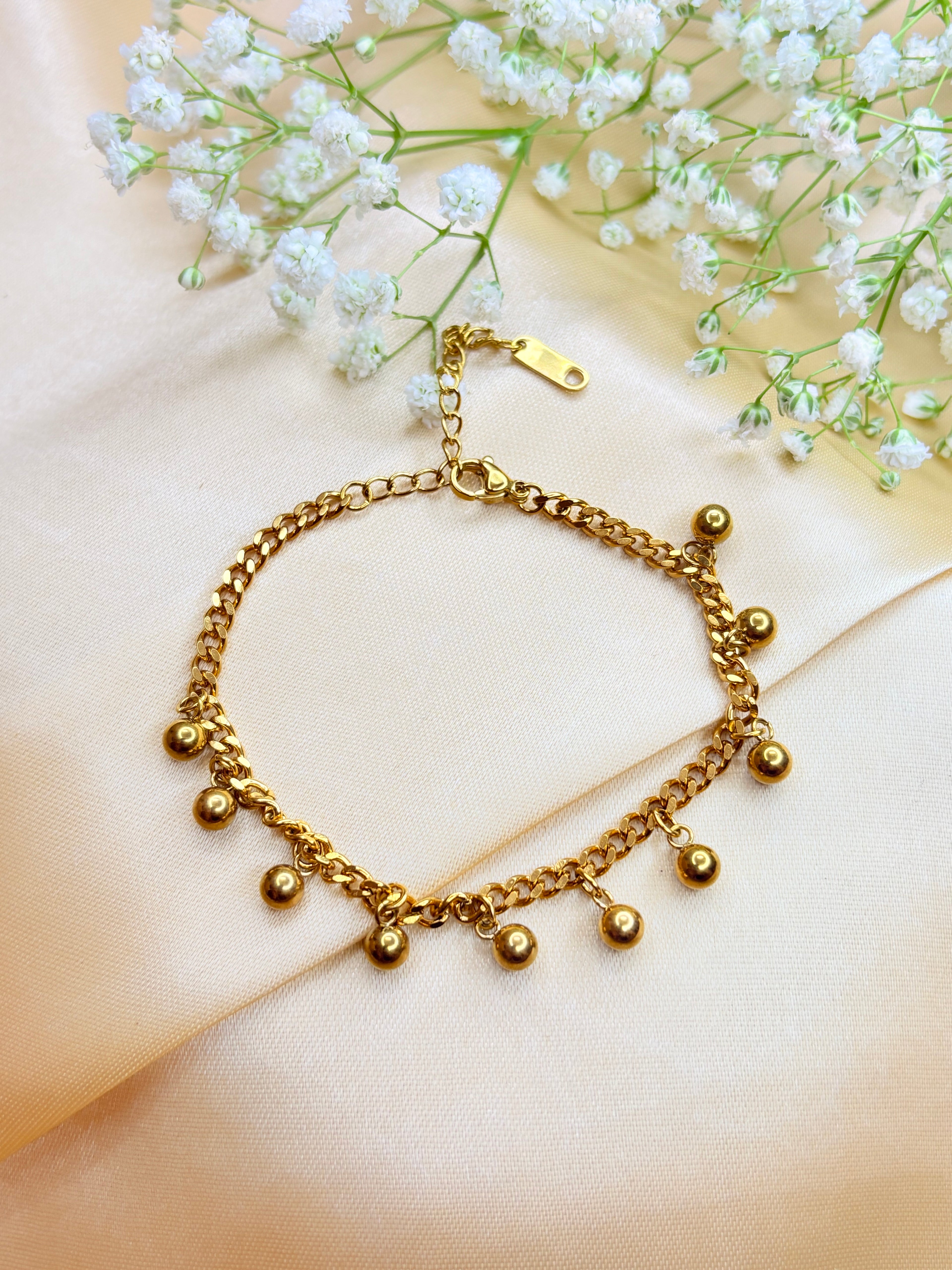 Elegant Gold Dangling Bracelet