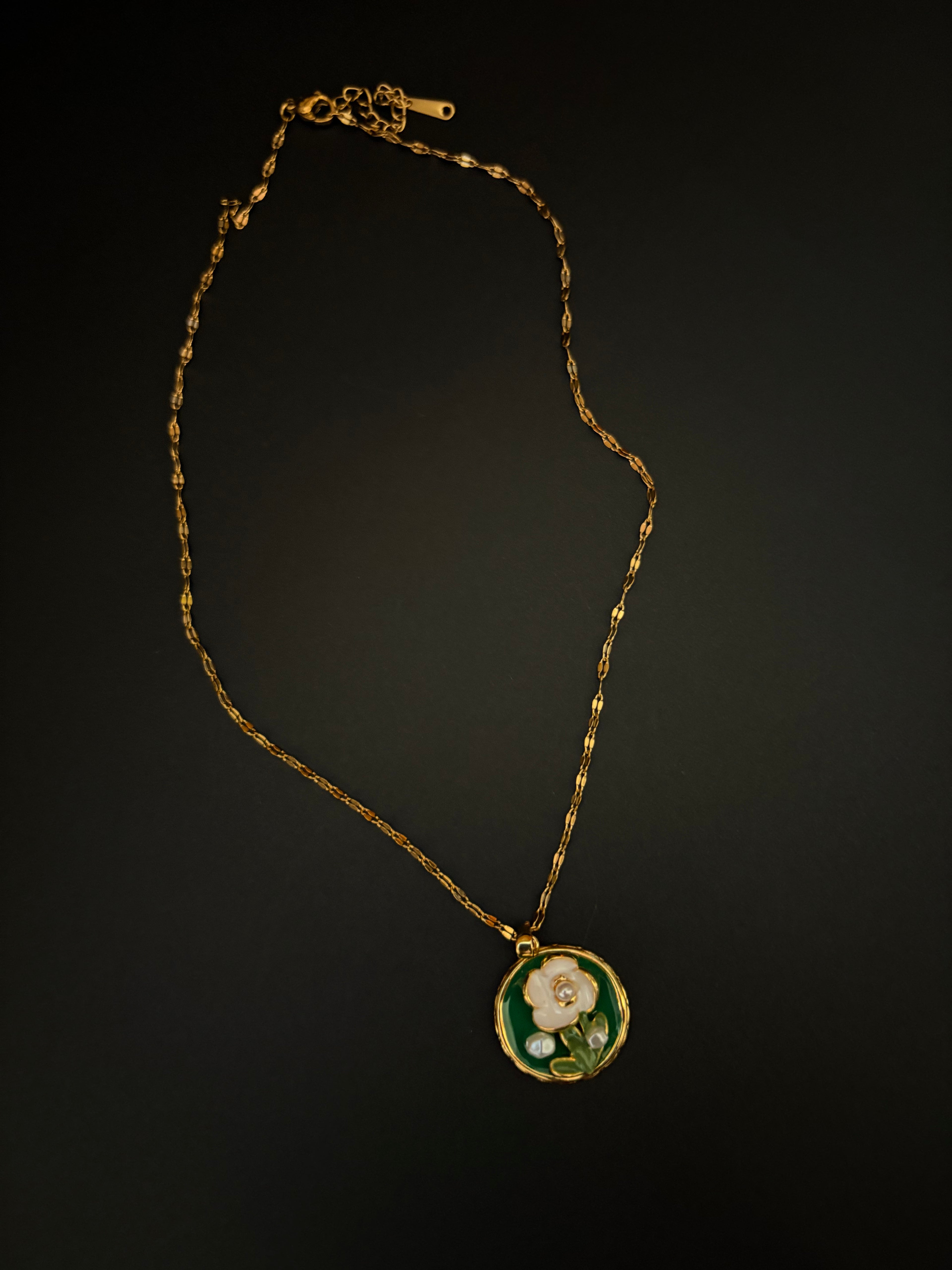 Botanic Grace Pendant Necklace