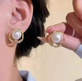 Golden Heart of Pearl Earrings - Bloom