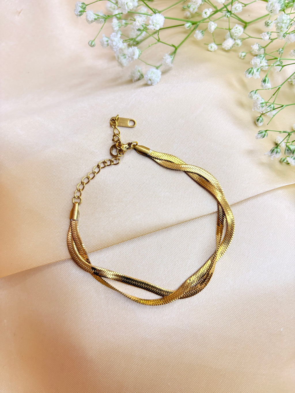 Gold Intertwine Braclet