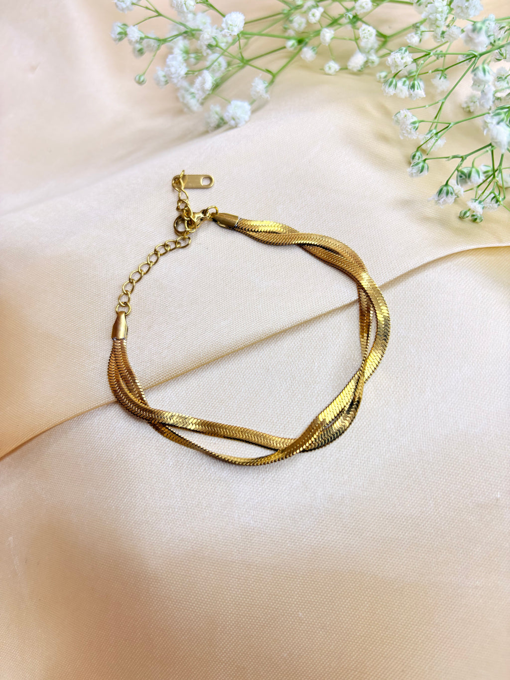 Gold Intertwine Braclet