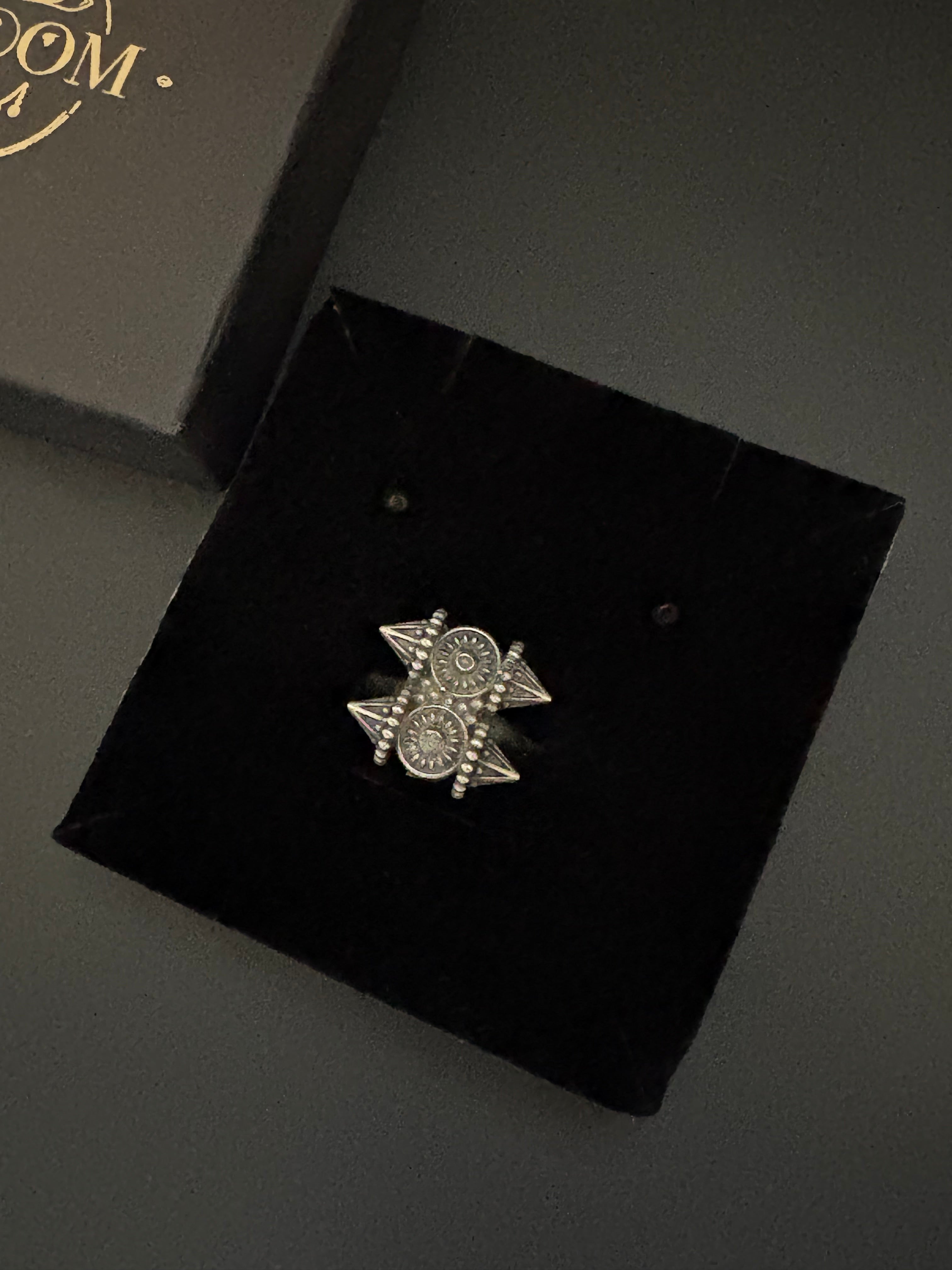 Triangles Meets Circles Ring