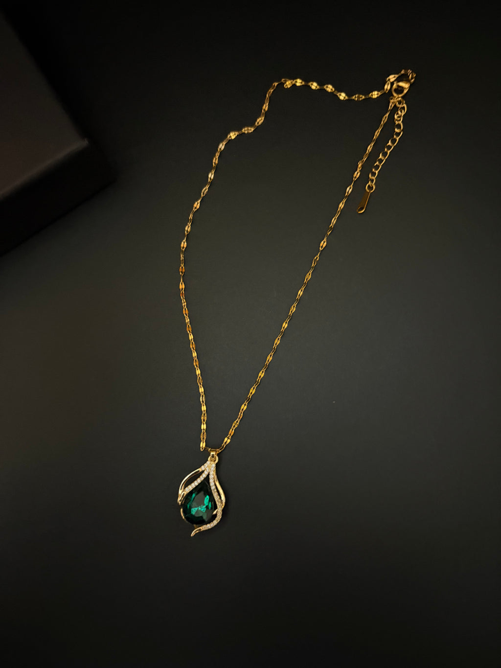 Lira Leaf Pendant