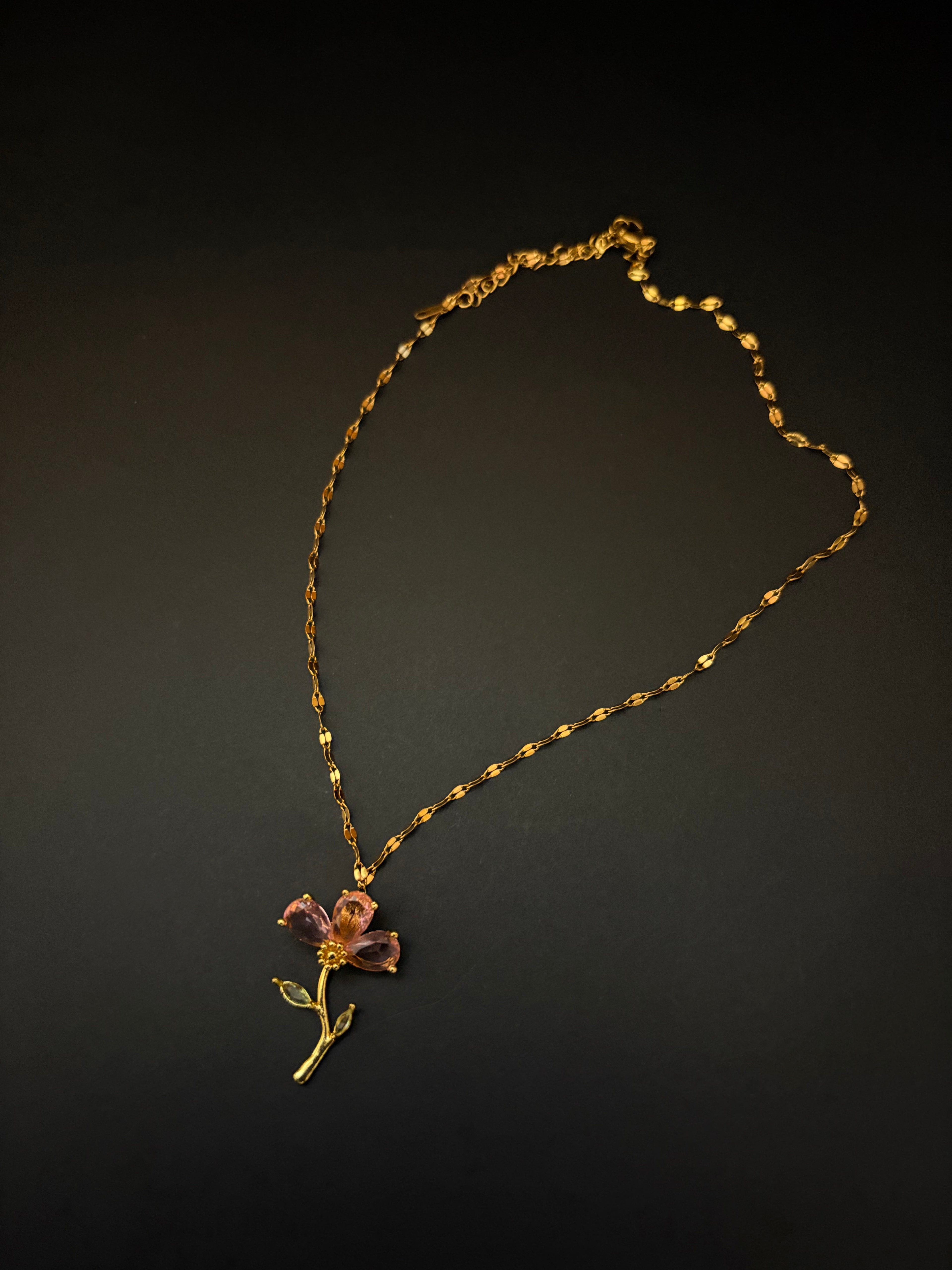 Elara Fleur Necklace