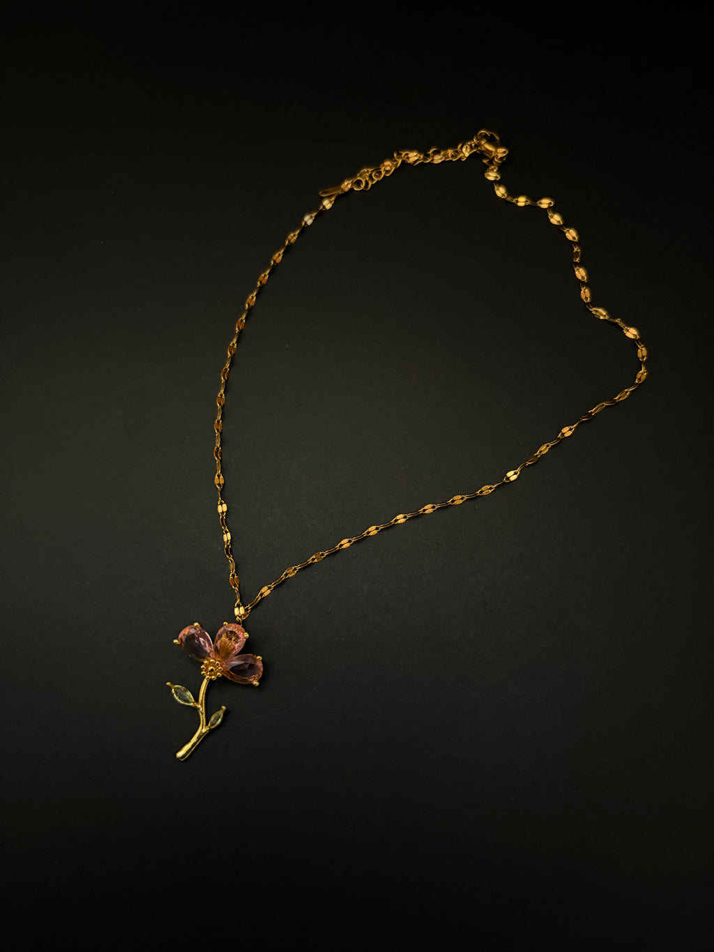 Elara Fleur Necklace