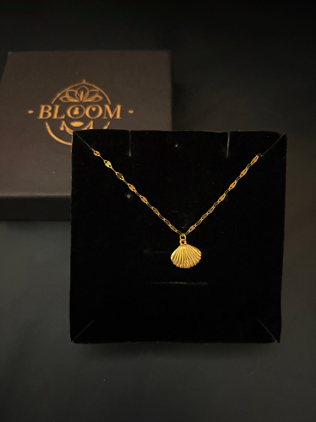 Minimal Gold Seashell Charm Necklace