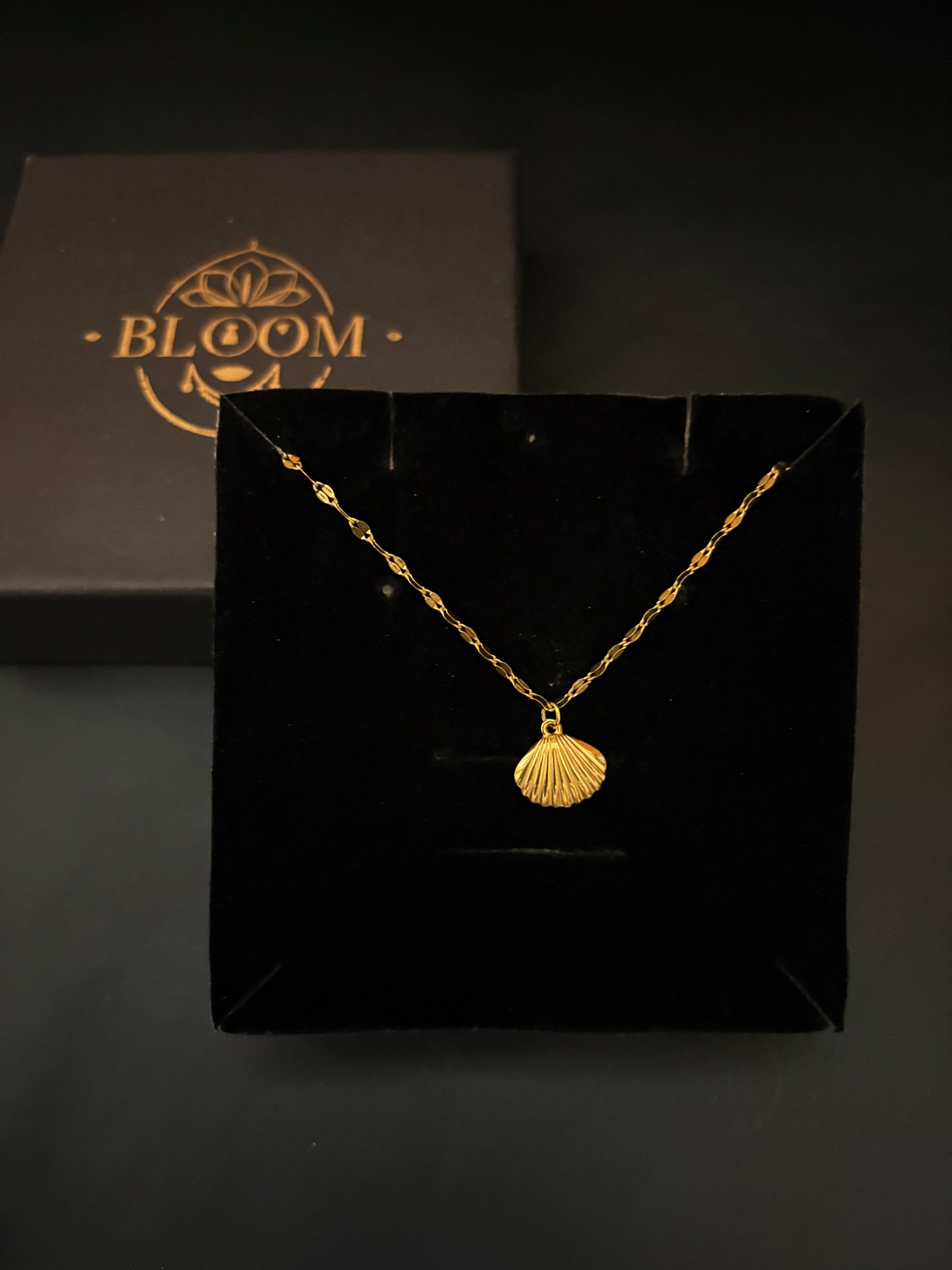 Minimal Gold Seashell Charm Necklace