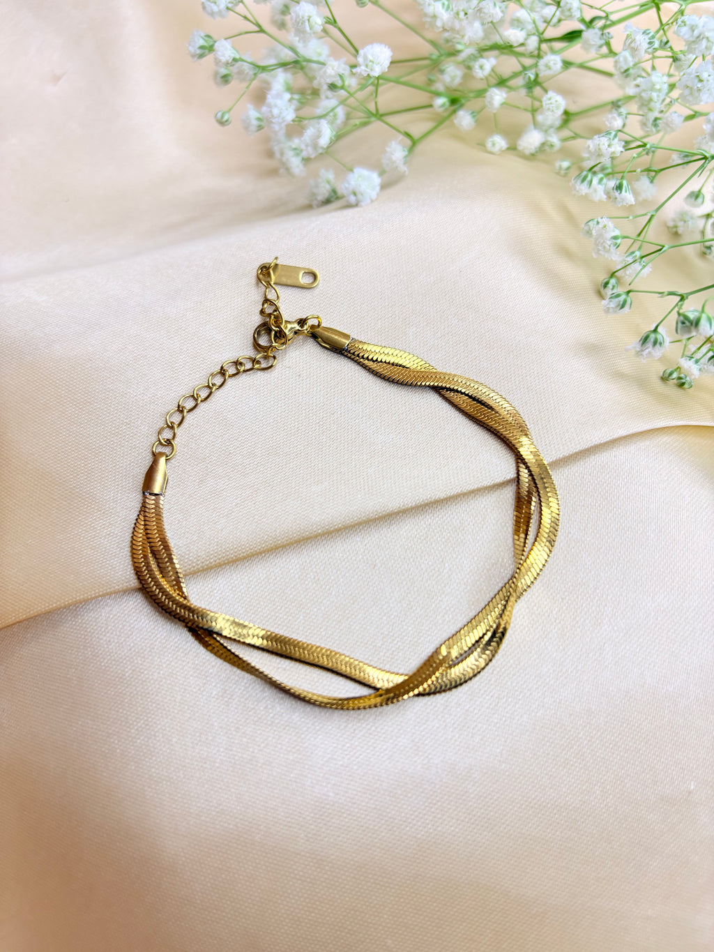 Gold Intertwine Braclet