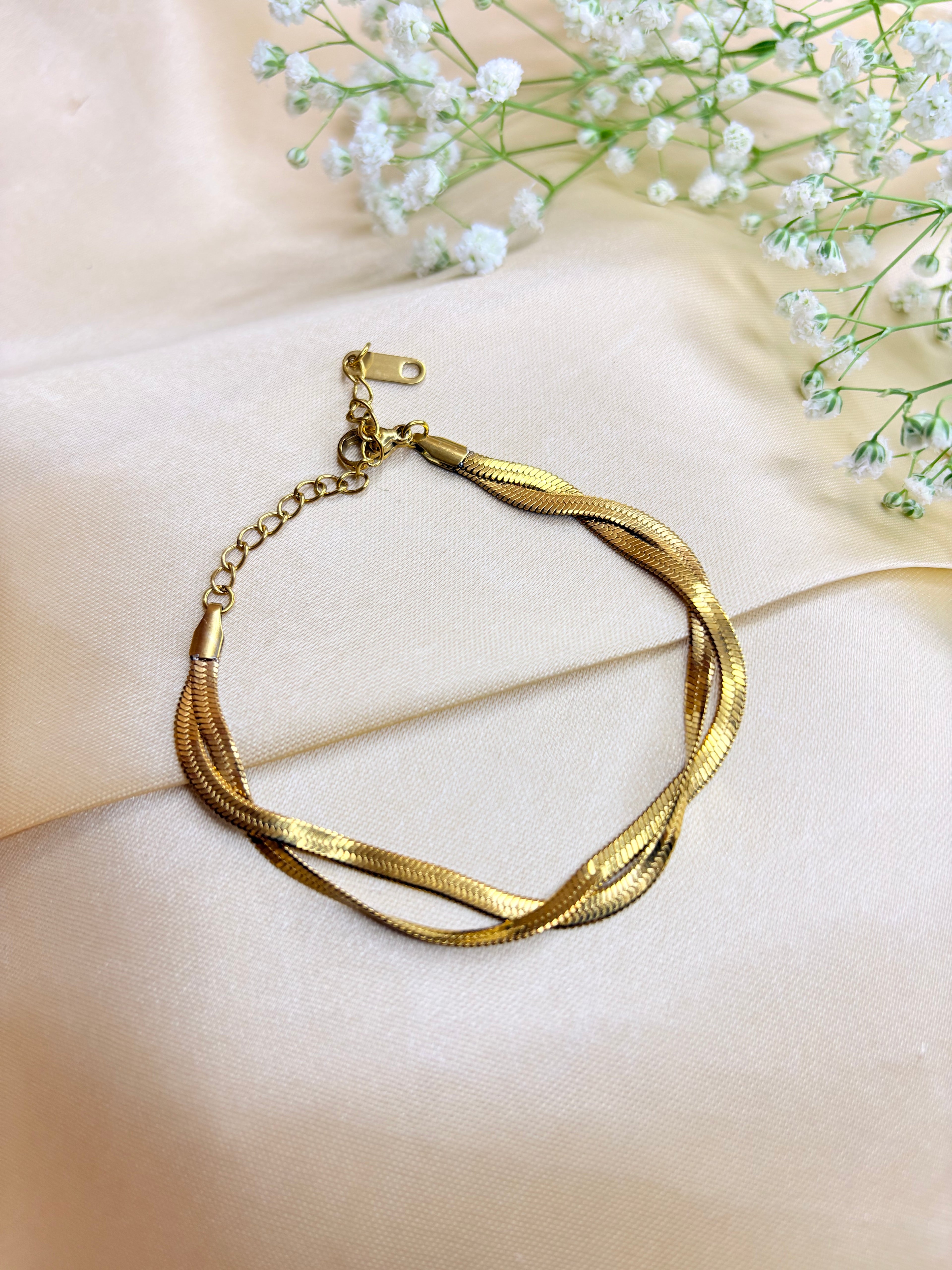 Gold Intertwine Braclet