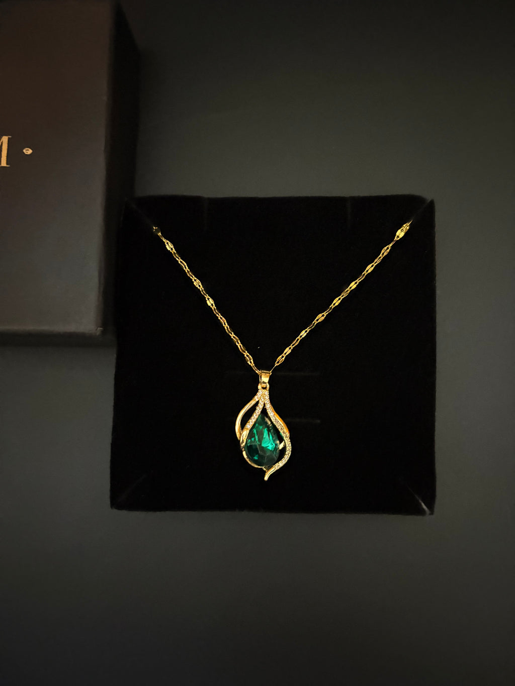 Lira Leaf Pendant
