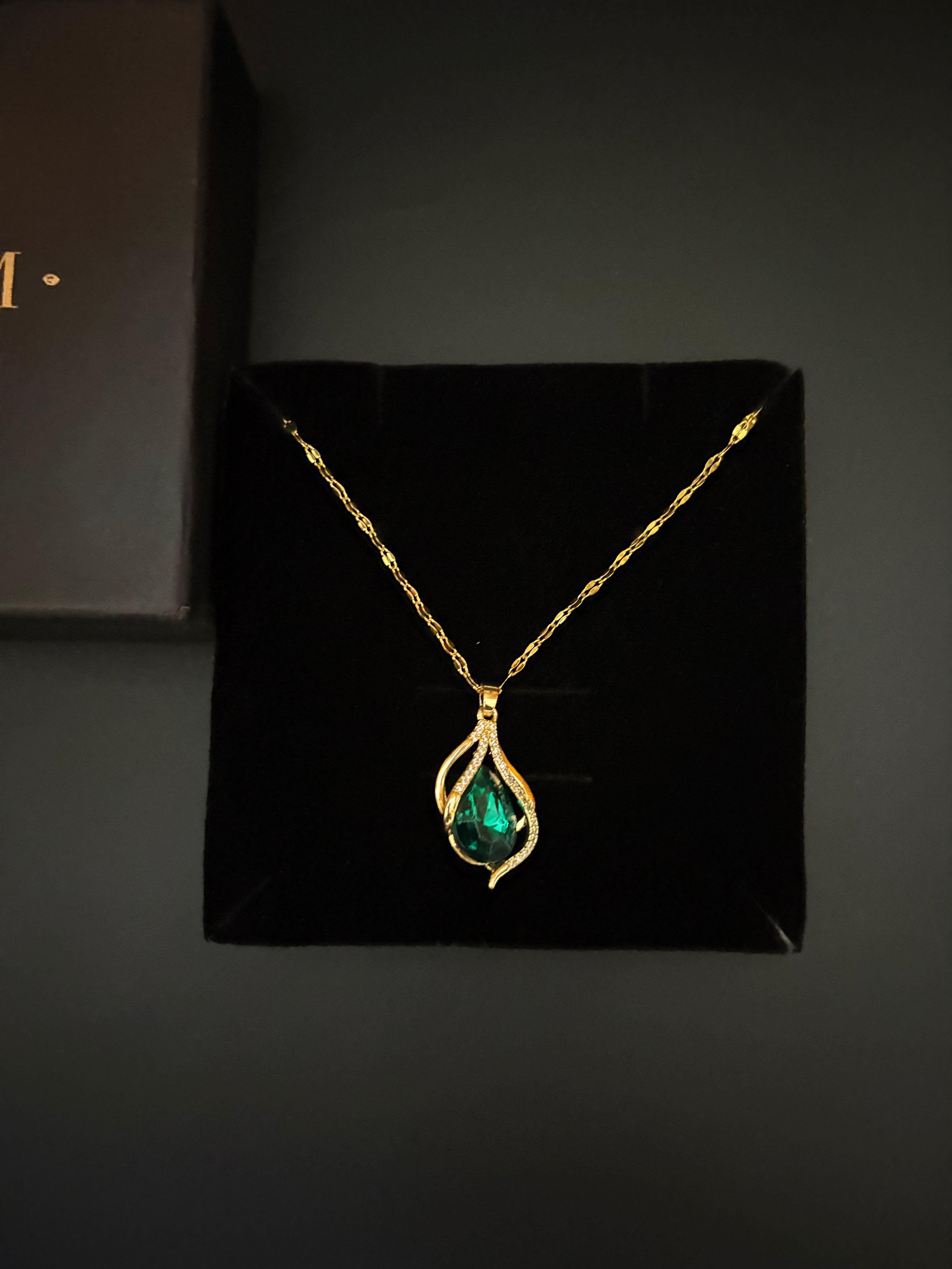 Lira Leaf Pendant
