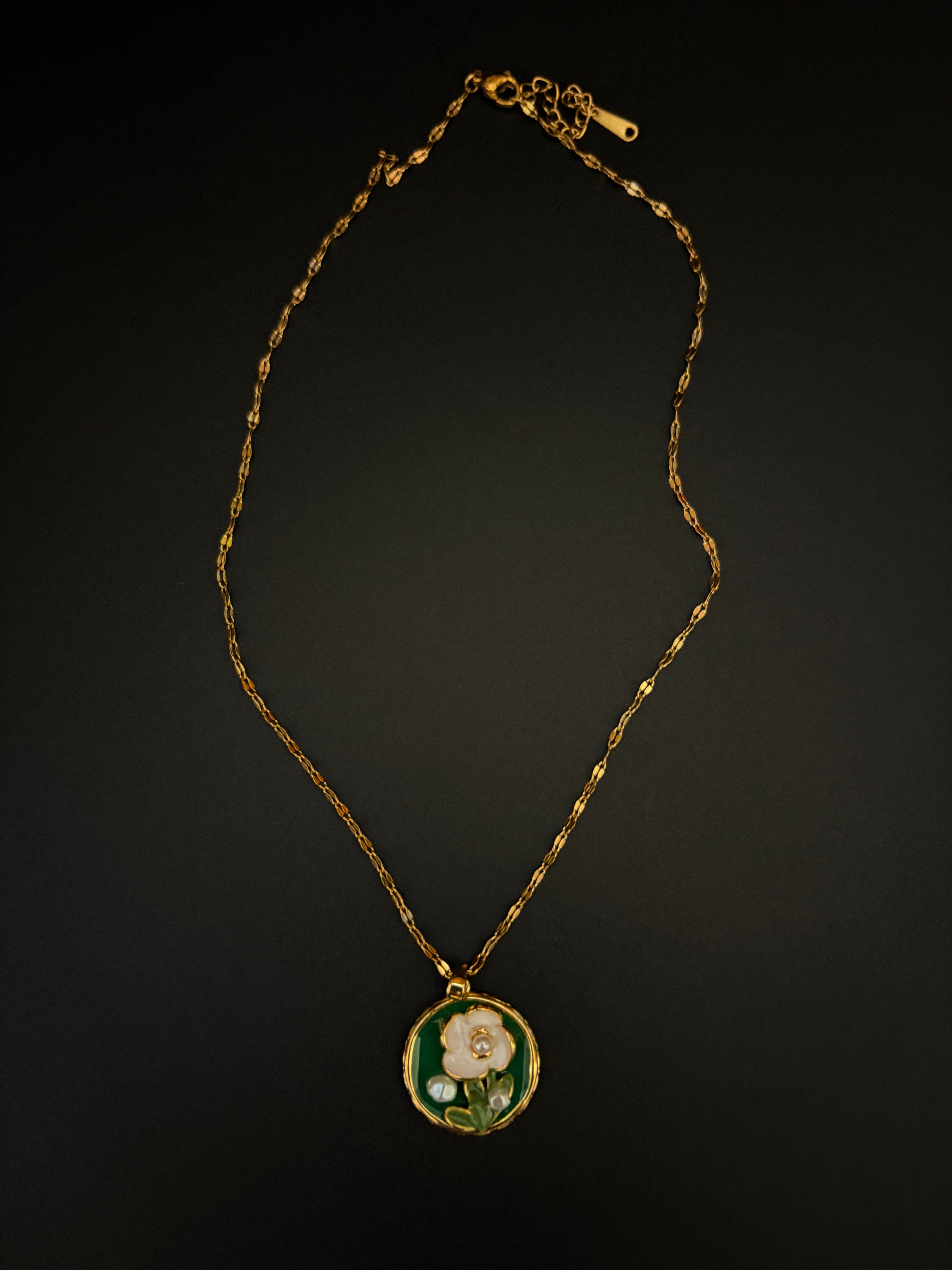 Botanic Grace Pendant Necklace