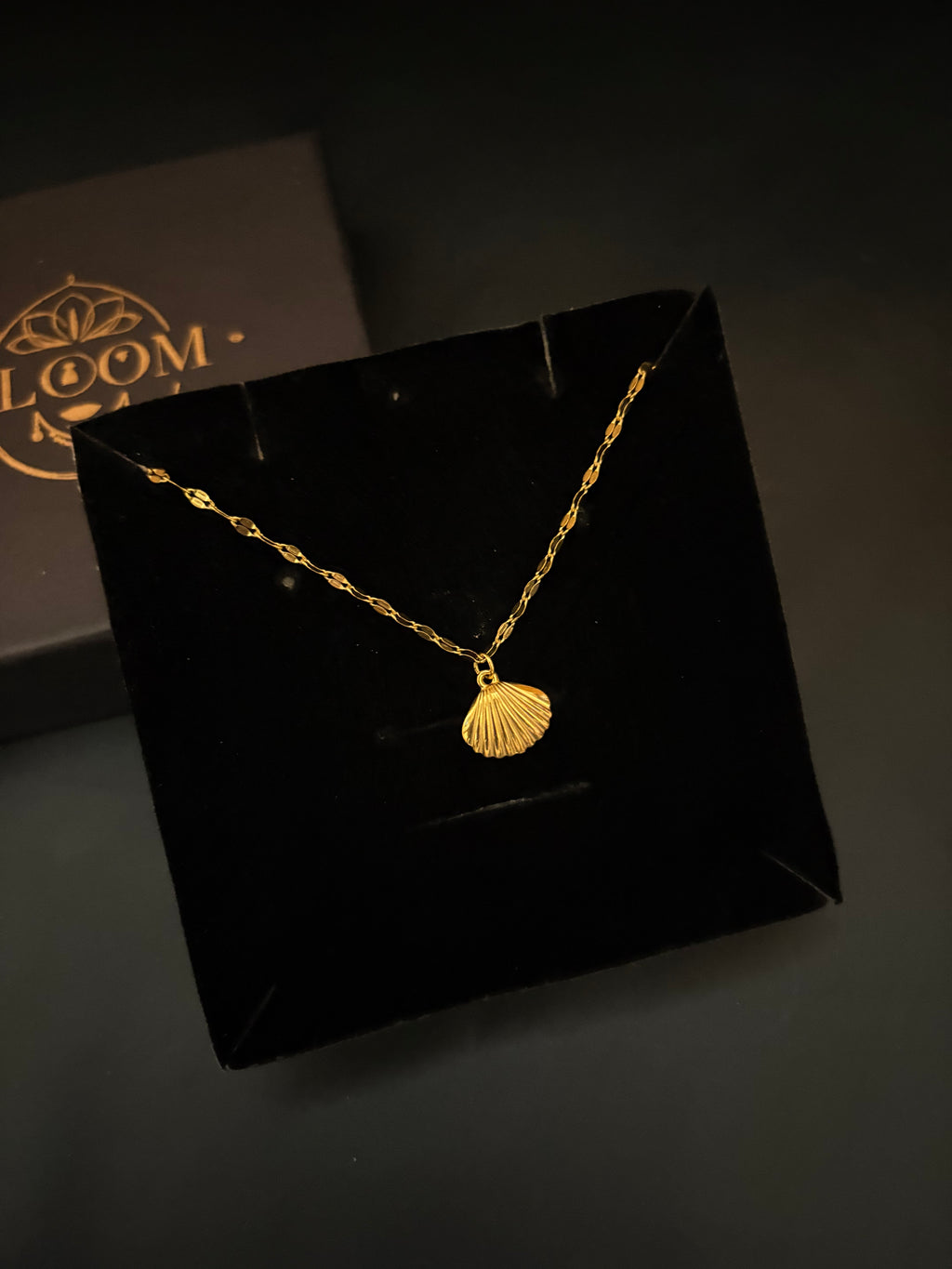 Minimal Gold Seashell Charm Necklace