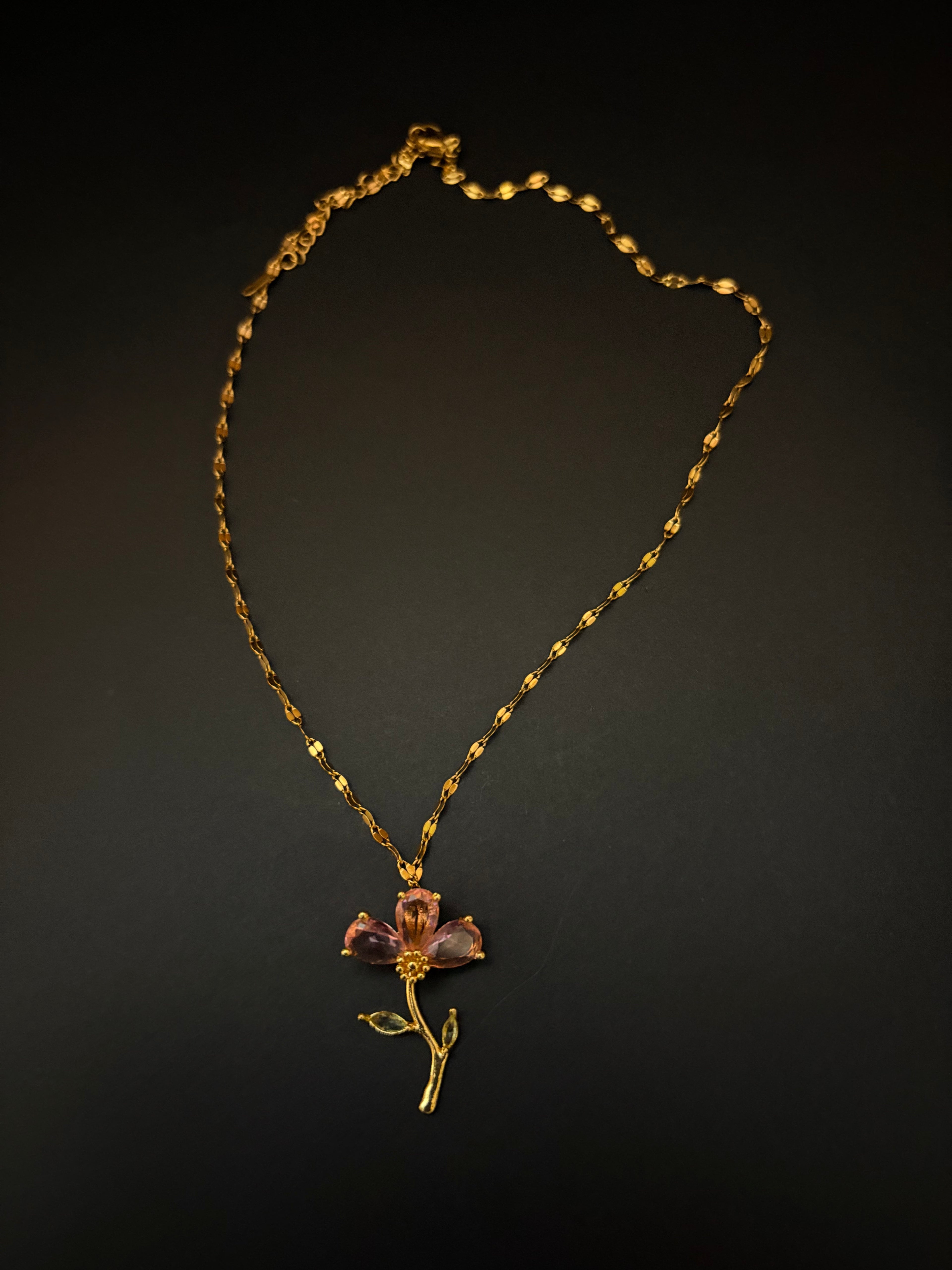 Elara Fleur Necklace