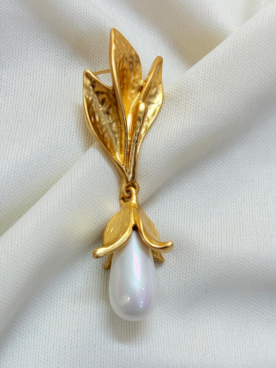 Gold Plated Glam Flower Alloy Artificial Pearl Drop Earring - Bloom