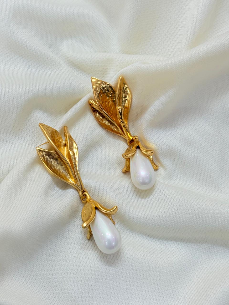 Gold Plated Glam Flower Alloy Artificial Pearl Drop Earring - Bloom