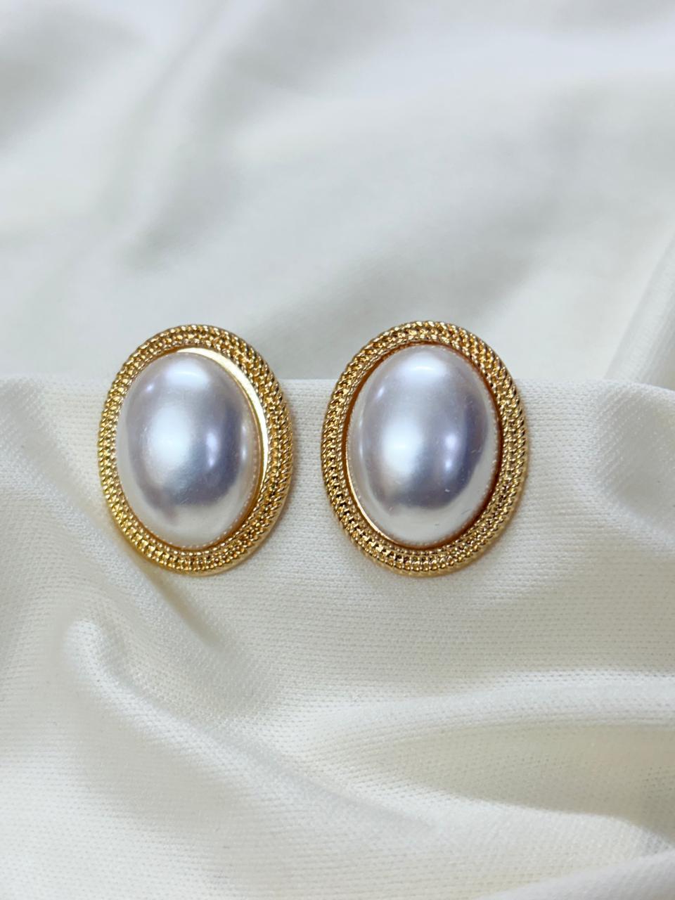 Timeless Oval Pearl Earrings - Bloom