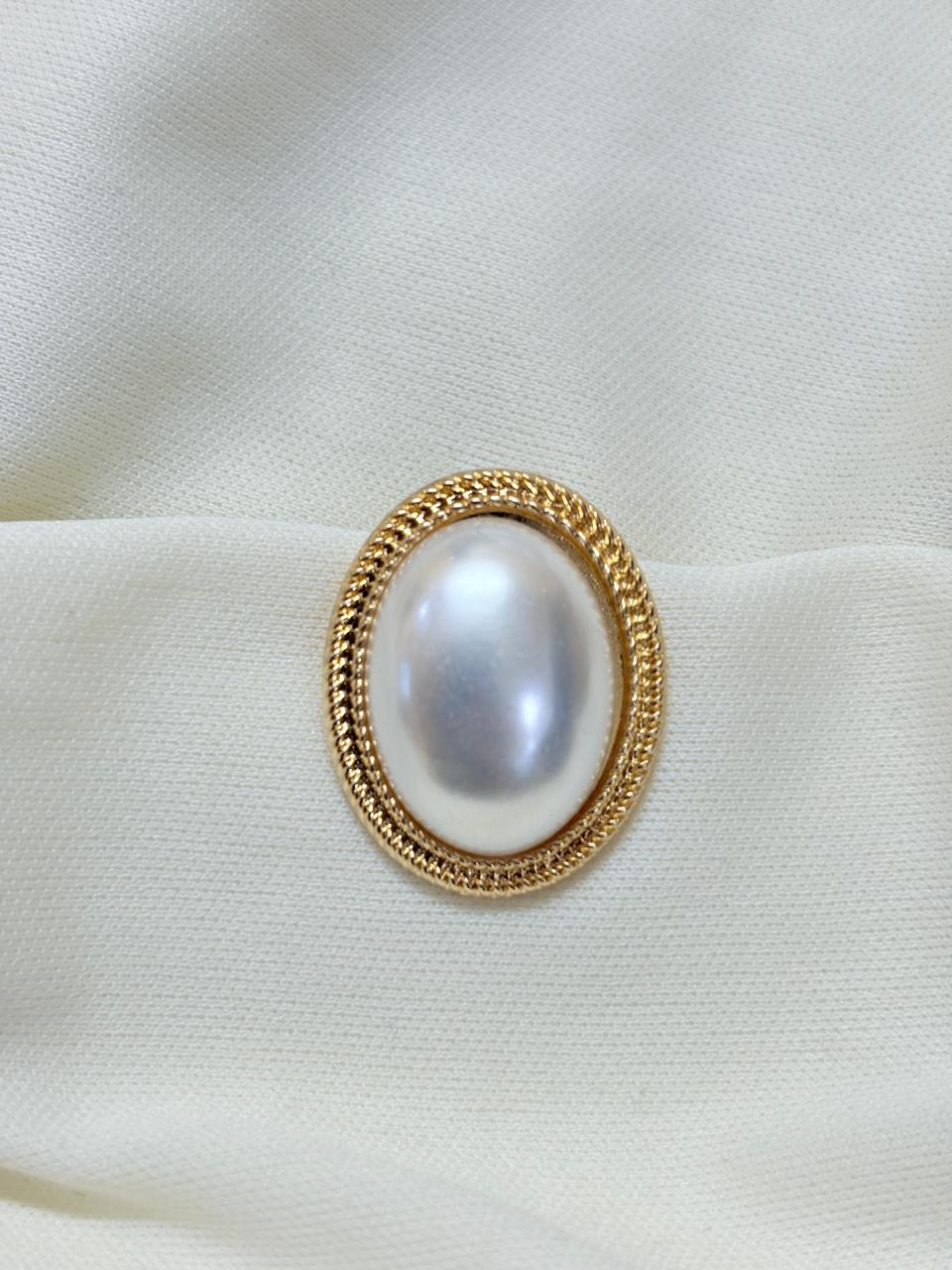 Timeless Oval Pearl Earrings - Bloom