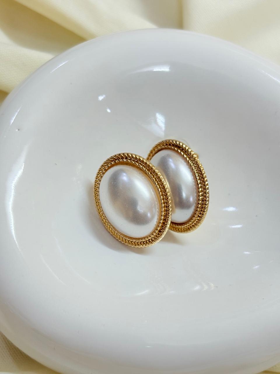 Timeless Oval Pearl Earrings - Bloom