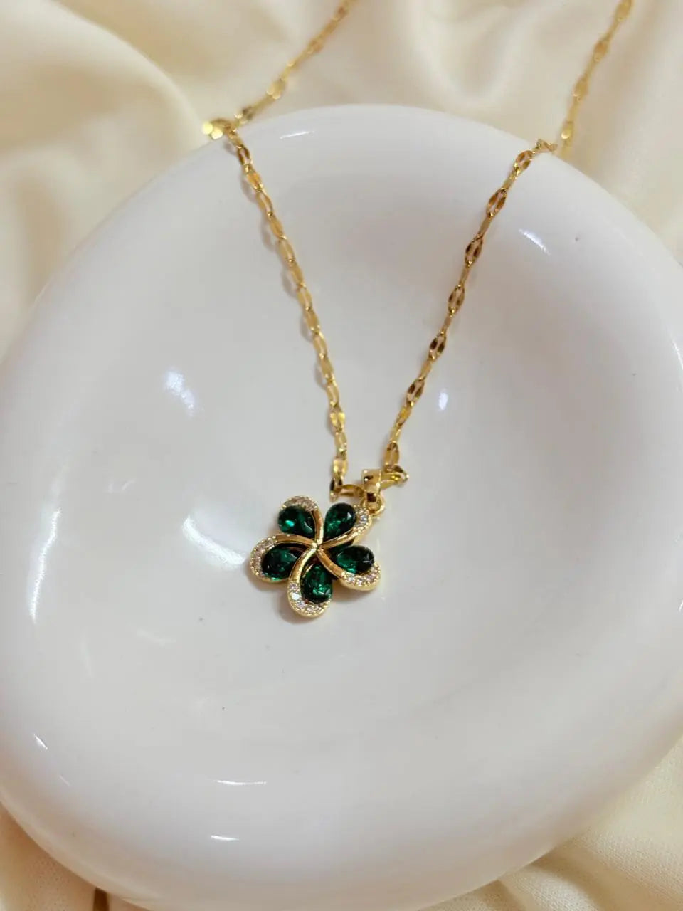 Leafy Glow Pendant Neck piece - Bloom